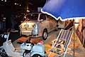 Fiat Multipla 1955 nella rivisitazione di IDEA Institute del 1995 e motocicletta depoca